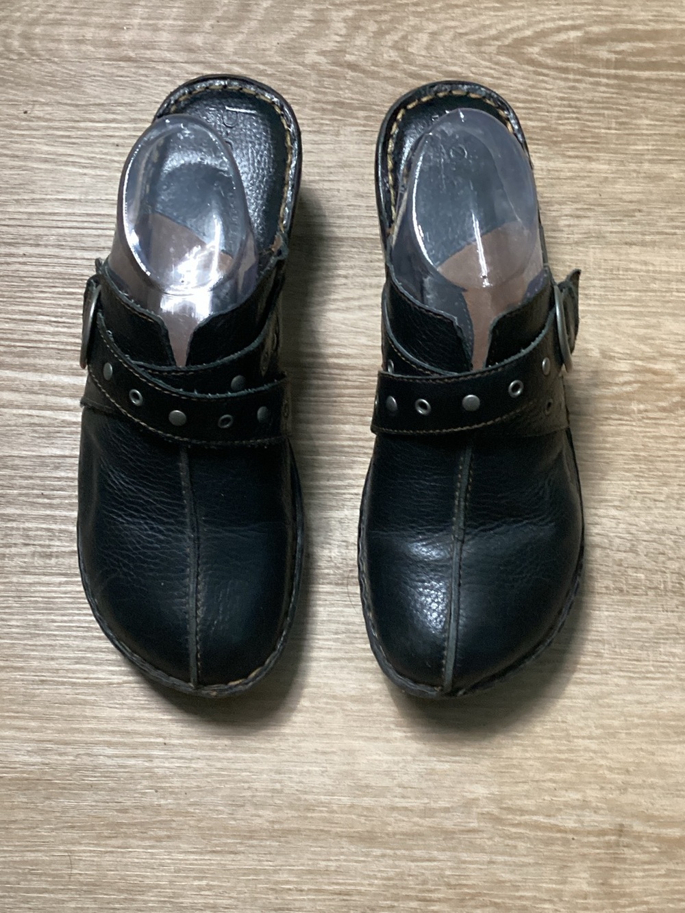 b.o.c. Karley Clogs Black Leather Wedge Clogs Studded Strap Sz 11 M/W BC3550